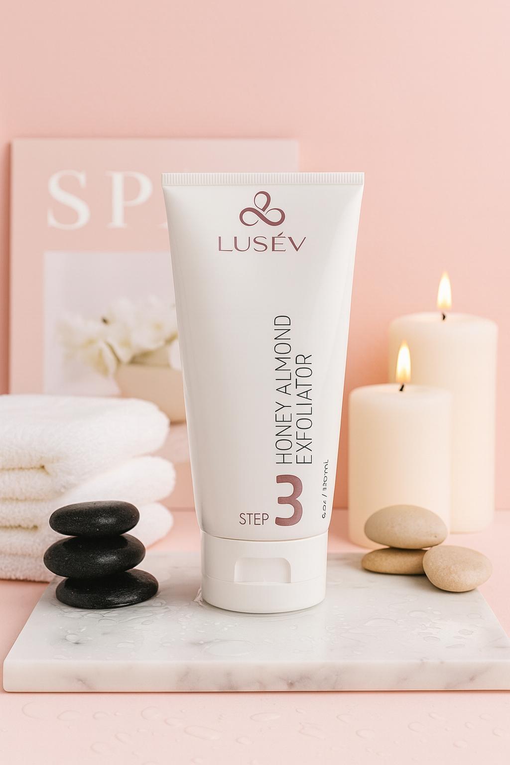 Imagen de WhatsApp 2025-10-20 a las 10.47.57_3a8fbd62 3.- HONEY ALMOND EXFOLIATOR